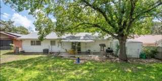 Room in 4 Bedroom Home at Burr Oak Dr Gallery 10