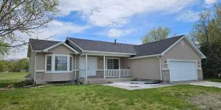 Beautifully Remodeled 4 Bed / 2 Bath Home in Stansbury Park Gallery 1