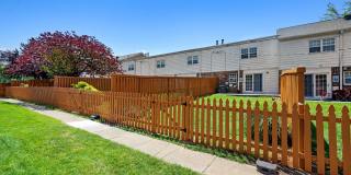 Gainsborough Court, Churchill Mews, and Copperfield Square Apartments & Townhomes Gallery 28