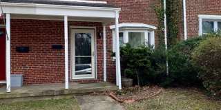 Charming 3 Bedroom/1.5 Bathroom Townhome in Towson, MD! Gallery 1