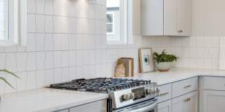 Beautiful Charlotte Park Townhome With Two Car Garage Gallery 22