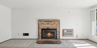 Gladstone 3BD/2BA Home with Large Yard, Shop, & 2 Car Garage Gallery 11