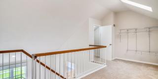 Updated 4 level TH w/ 2 FB & 2 "1/2" baths + One car garage! Gallery 25