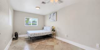 Discover the perfect Naples Park rental just minutes from the beach. Gallery 32
