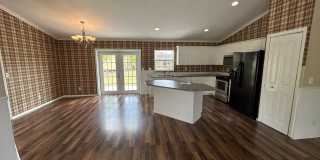 Unique 3/2 + Den home in great location Gallery 10