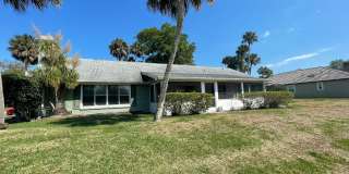 Spacious 3 Bedroom home in Pelican Bay- Golf Course View Gallery 46