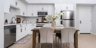 Downtown Ontario Luxury Apartments Gallery 41