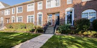 Available now!!Welcome to this charming 2-bedroom, 2-bathroom Condo in Sterling Heights, MI. Gallery 20