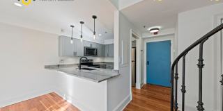 Charming 2/1 loft-style condo in the heart of Historic Downtown Charleston! Gallery 5