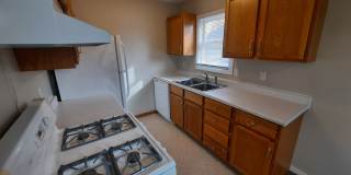 Pet Friendly, no weight/breed restrictions! Detached Garage! Gallery 6