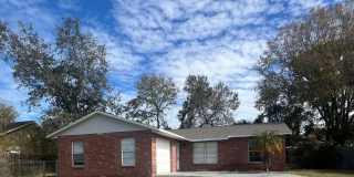 Wonderful 2 bedroom home with Addition Den or Office, Great Location Wonderful 2 bedroom home with Addition Den or Office, Great Location Gallery 1