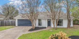 College Station - 3 bedroom - 2 bath house with garage and fenced back yard. Gallery 19