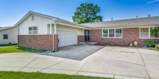 Spacious 3 bedroom 2 bath Duplex Gallery 1