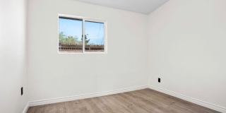 44715 Gingham Avenue Gallery 13