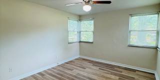 Two Bedroom Ferguson Home with Park Like Yard Gallery 15
