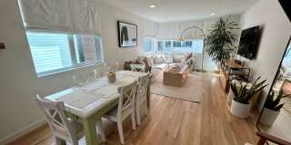 Spacious Ballard Townhome- 2 Bedrooms with Parking Gallery 7