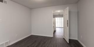 Colonial Apartments Gallery 59