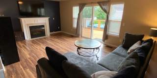 Sunny and spacious 3 bed, 2.5 bath house with living and family room, with huge back yard! Gallery 9