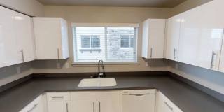 Modern 2-Bedroom Condo Near University Parkway Gallery 1