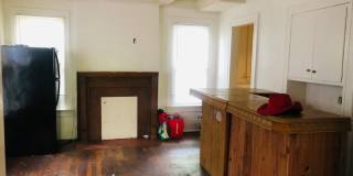 Large House w/ off-street parking & 3 BATHROOMS! Gallery 6