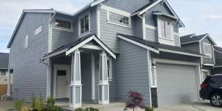 Spacious 4BR House in Yelm Gallery 1
