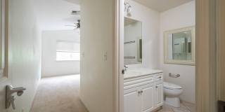 LARGE and SPACIOUS 3bd/3ba/2pkg (SEA COUNTRY) $3900 Gallery 21
