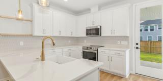 Beautiful 3 Bedroom 2.5 Bathroom Home in Windsor Crossing with Loft Gallery 6