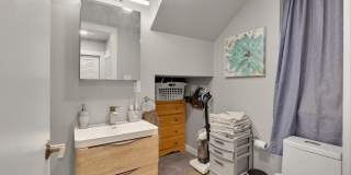 1142 CREASE Street Gallery 9