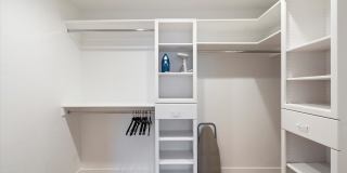 3827 E HAZELWOOD Street Gallery 23