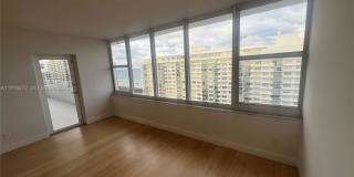 5600 Collins Avenue Gallery 5