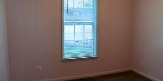 Charming 4 bedroom, 2 bathroom home in Greensboro w lake front views Gallery 20