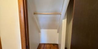 Charming Three Bedroom Home with Large Fenced Yard - Nevada St Gallery 12