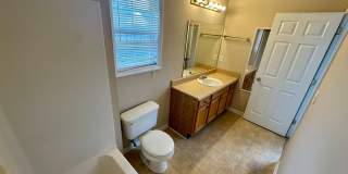 Conveniently Located Duplex! Gallery 8