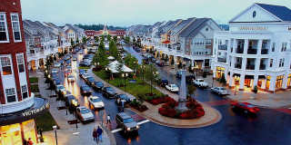 End-Unit Cornelius Townhome | 3BR + Flex Room | Fenced Courtyard | Near Birkdale & Greenway Gallery 23