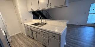 Cozy 2 Bedroom unit with community pool! Gallery 3