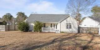 Charming 3-Bedroom Home in Hunters Creek – Pet Friendly & Great Amenities! Gallery 1
