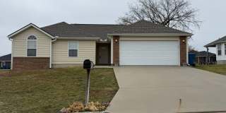 BEAUTIFUL 3 BEDROOM / 2 BATHROOM HOUSE IN ORONGO MO!! with a additional office room!!! Gallery 1