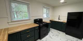 Recently Renovated 2 Bedroom Apartment in Duckpond Gallery 6