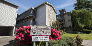 2562 Thorndyke Avenue West - 402 Gallery 1