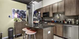 758 N Larrabee Street Gallery 8