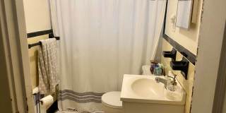 Large 2 bed unit in the heart of Oak Square Gallery 3