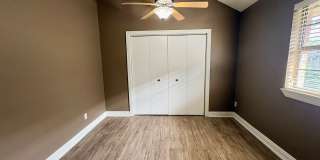 Spacious 3 Bedroom, 2 Bath Home Close to Restaurants & Shopping Centers Gallery 13