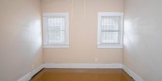 2 BR 1 BA Gorgeous Home Near Downtown Gallery 1