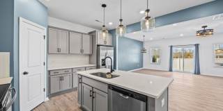 Beautiful 3-bed, 2.5 bath end unit townhome in Penley Place of Clover! Gallery 8