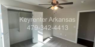 Modern 3‑Bed, 2‑Bath Home with Fenced Yard Gallery 11