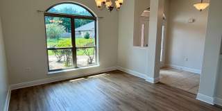Spacious 4-Bedroom Home - Great Location Gallery 8