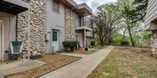 1 Bedroom 1 Bath Condo - Wilshire And NW Expressway Gallery 1