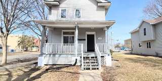 Beautiful 4-Bedroom Unit in St. Paul - Available Now! Gallery 1