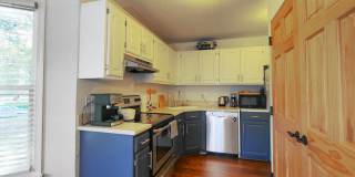 Stunning, Modern 2 Bed, 2 Bath with Office in Woodcroft! Gallery 7