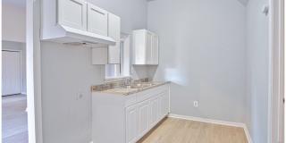 Convenient Home near Downtown's Heart Gallery 19